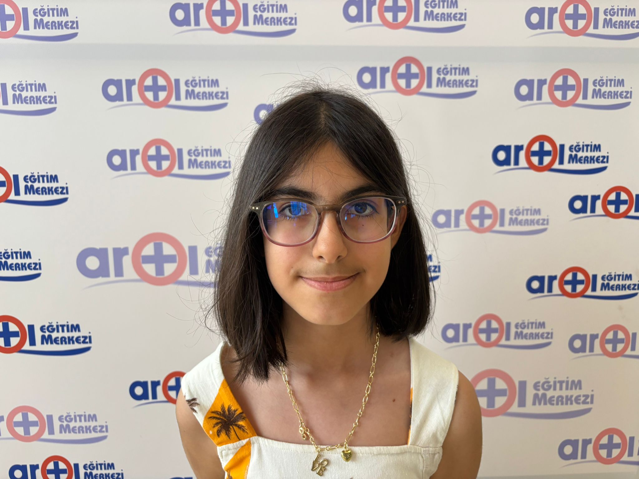16-azra-yikilmaz.jpeg