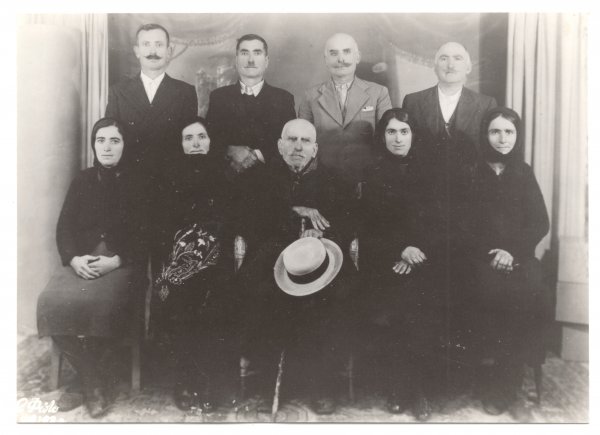 1930lu-yillarda-tumburu-ailesi-bir-arada.jpg