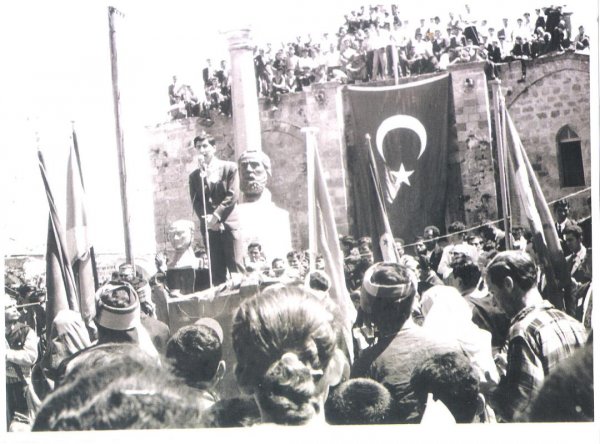 26-subat-2023-eralp-namik-kemal-bustunun-acilisi-1953-magusa-bustun-acilisi-4.jpg