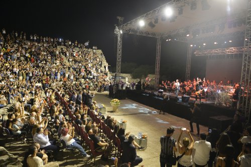 cumhurbaskani-akinci,-kktc-cso--mor-ve-otesi-konser-(8).jpg