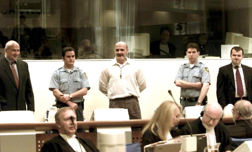 esad-landzo-en-sagda-diger-tutuklularla-birlikte-laheyde-2001deki-temyizde.jpg