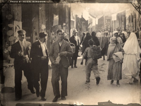 haygaz-mangoyanin-kamerasindan-1930larda-ermu-sokagi.jpg