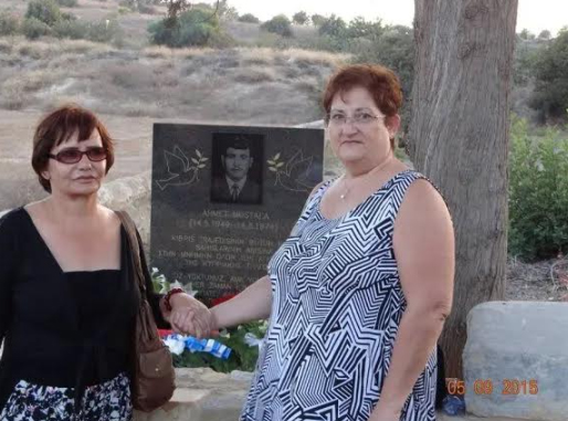 leyla-kiralp-ve-hristina-pavlu-solomi-patca-tum-kayiplar-anisina-leyla-nin-yaptirdigi-anit-mezarda.jpg