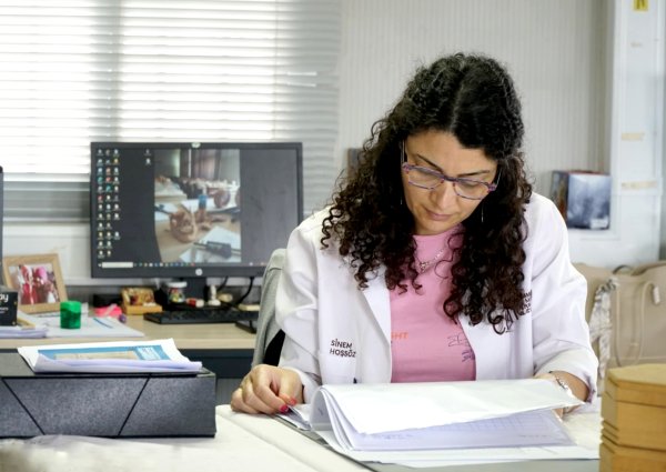 ncelikli-sayfa-17-dr-sinem-hossozun-kaleme-aldigi-kitap-onemli-bir-kaynak-kitap-olacak.jpg