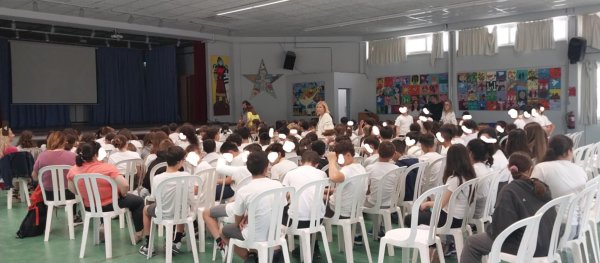 oncelikli-sayfa-16-latca-ilkokulu-ogrencileri-birgulun-hayatinin-antreas-efstathiu-tarafindan-nasil-kurtarildigini-ogrendiler-cok-etkilendiler.jpg