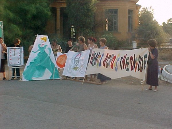 oncelikli-sayfa-17-neriman-cahitle-birlikte-sinderella-eyleminde-001.jpg