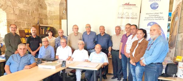 sayfa-17-dincer-raif-masder-yetkilileri-ve-etkinlige-katilanlarla.jpg