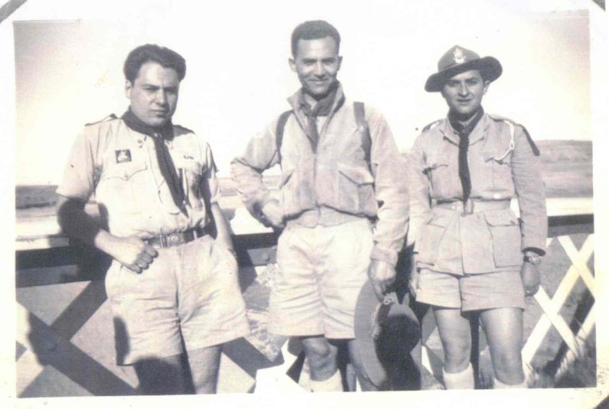 sayfa-17-izci-fazil-onder-arkadaslariyla.jpg