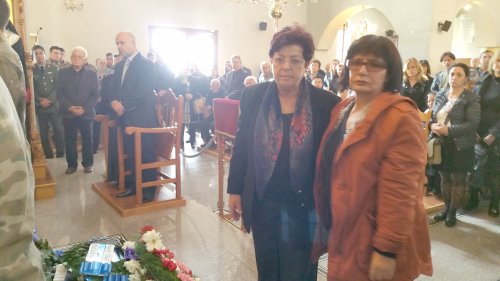 tc-relatives-of-missing-persons-sevilay-berk-and-leyla-kiralp-laying-flowers-at-funeral.jpg